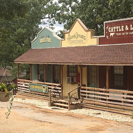 Acorn Hideaways Canton Charming Pioneer Suite 1890'S General Store מראה חיצוני תמונה